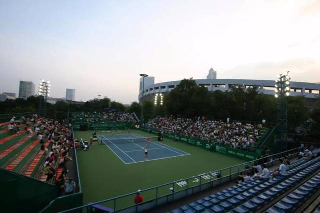 给体育运动 给体育运动